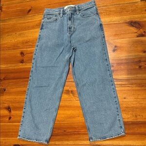 Hollister Medium Wash Embroidered Baggy Jeans 28x28